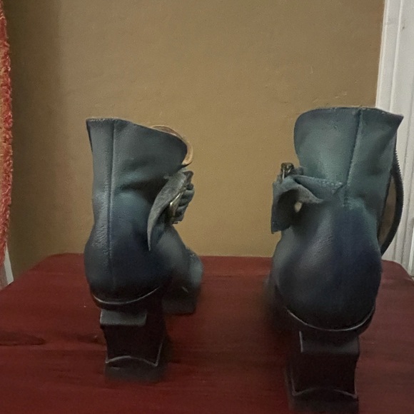 Blue Lartiste high heel shoe - Picture 4 of 4